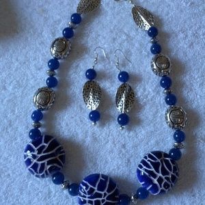 Necklace/earnings set